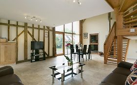Chilsham Barn